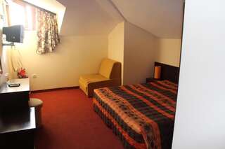Отель Отель Елена Арбанаси Двухместный номер с 1 кроватью или 2 отдельными кроватями - Мансарда-4